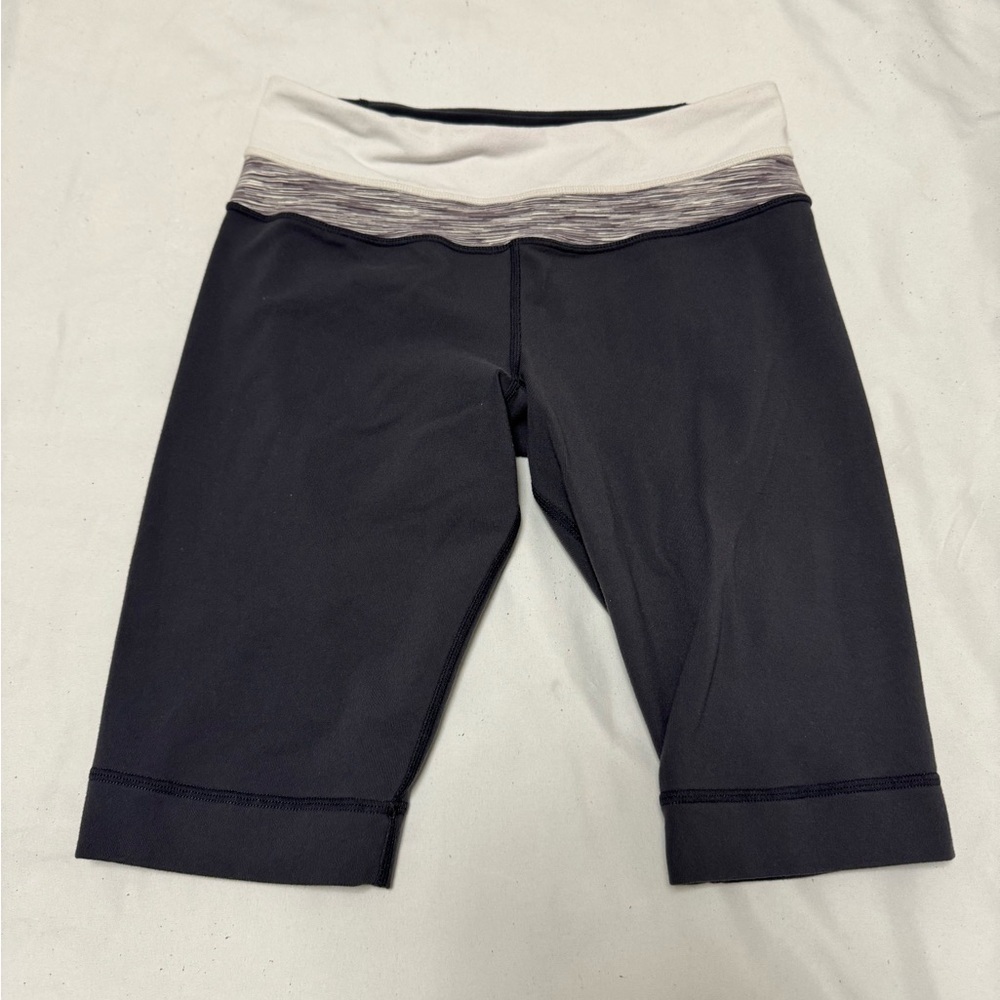 Lululemon Reverse Groove Short
